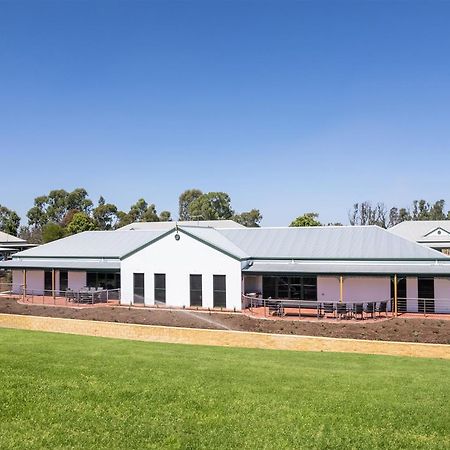 Hotel Yarrawonga Mulwala Golf Club Exterior foto The new hospital at Wagga Wagga