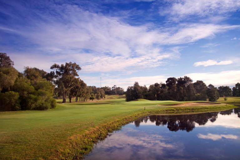 Hotel Yarrawonga Mulwala Golf Club Exterior foto The 18th hole at the 2007 PGA Championship