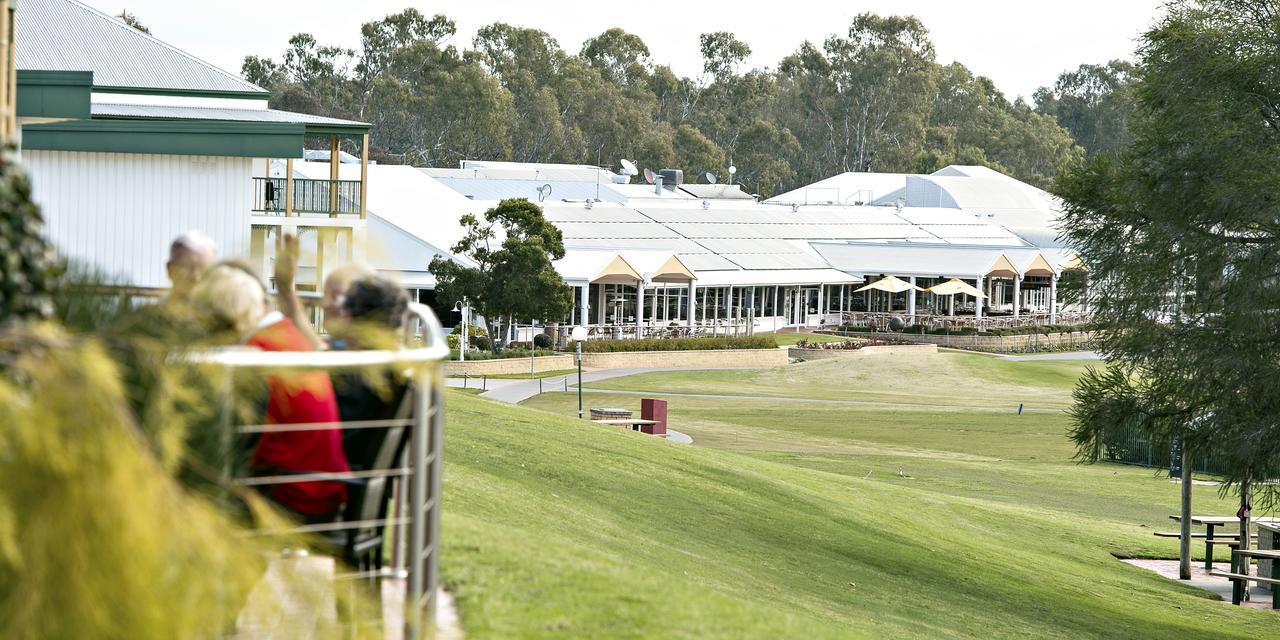 Hotel Yarrawonga Mulwala Golf Club Exterior foto The clubhouse at the Adelaide Oval